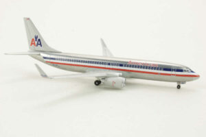 Alternative view of Boeing 737-800 American Airlines Herpa 561631 1:400