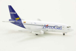 Alternative view of Boeing 737-200 Aerogal HC-CEQ Herpa 562072 1:400