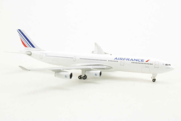 Airbus A340-300 Air France F-GLZK Herpa 517539 1:500 – Bild 2