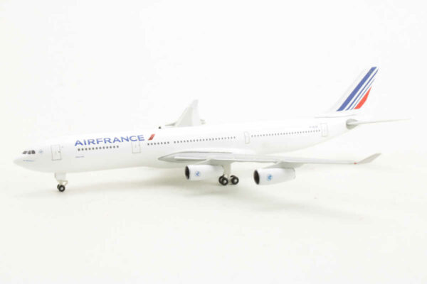 Airbus A340-300 Air France F-GLZK Herpa 517539 1:500 – Bild 3