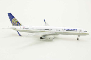 Alternative view of Boeing 757-200 Continental Airlines N67134 Herpa 561822 1:400