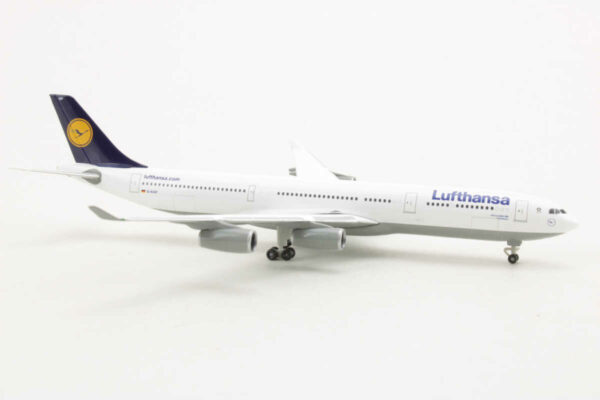 Airbus A340-300 Lufthansa D-AIGP "Paderborn" Herpa 516549-001 1:500 – Bild 2