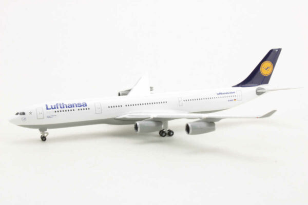 Airbus A340-300 Lufthansa D-AIGP "Paderborn" Herpa 516549-001 1:500 – Bild 3