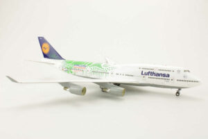 Alternative view of Boeing 747-400 Lufthansa "Hannover Expo 2000" Modell Edition Herpa Premium 016209 1:200