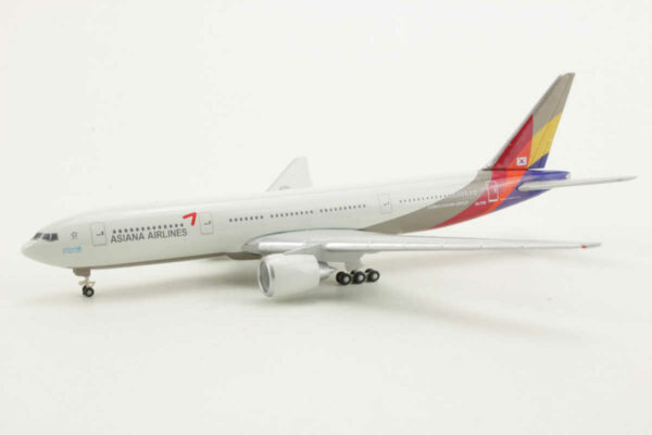 Boeing 777-200 Asiana Airlines HL7791 Herpa 523660 1:500 – Bild 3