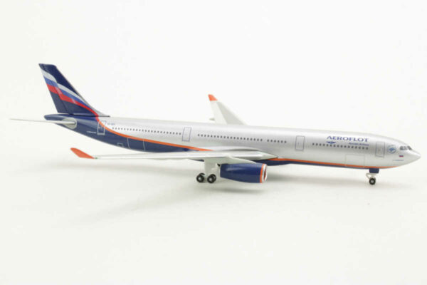 Airbus A330-300 Aeroflot VQ-BEK Herpa 517522-001 1:500 – Bild 2