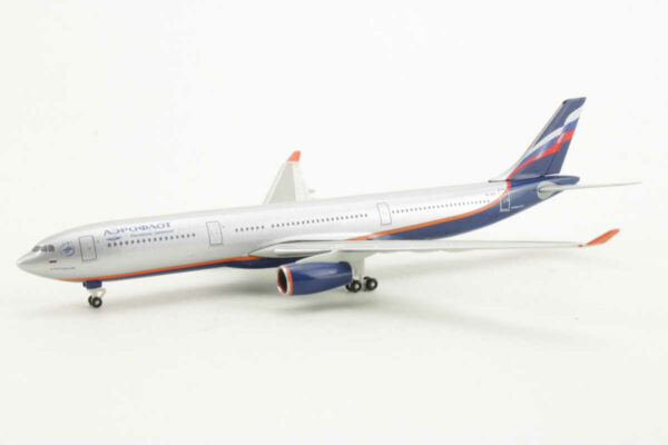 Airbus A330-300 Aeroflot VQ-BEK Herpa 517522-001 1:500 – Bild 3