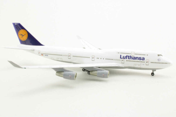 Boeing 747-400 Lufthansa "Berlin" D-ABVA Herpa 560139 1:400 – Bild 2