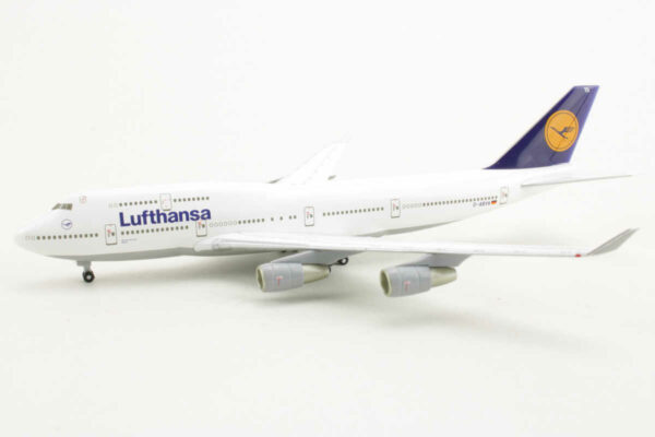 Boeing 747-400 Lufthansa "Berlin" D-ABVA Herpa 560139 1:400 – Bild 3