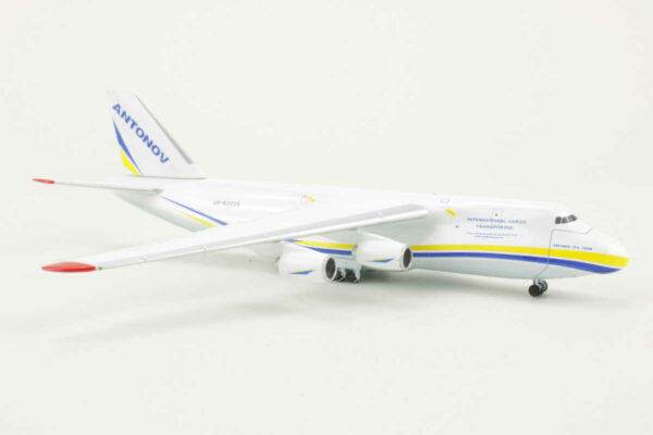 Antonov AN-124 Antonov Airlines UR-82008 Herpa 526777 1:500 – Bild 2