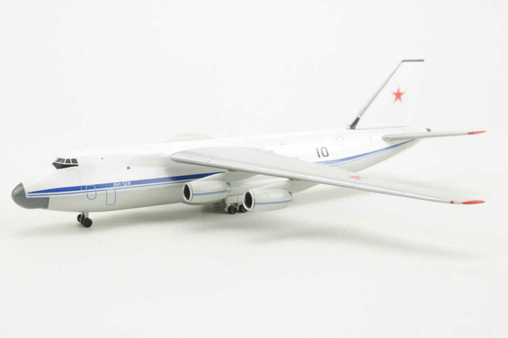 Antonov AN-124 Soviet Air Force BBC CCCP / VVS USSR Herpa 504942 1:500 ...