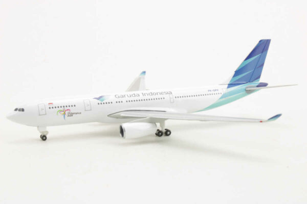 Airbus A330-200 Garuda Indonesia PK-GPK Herpa 515795 1:500 – Bild 3