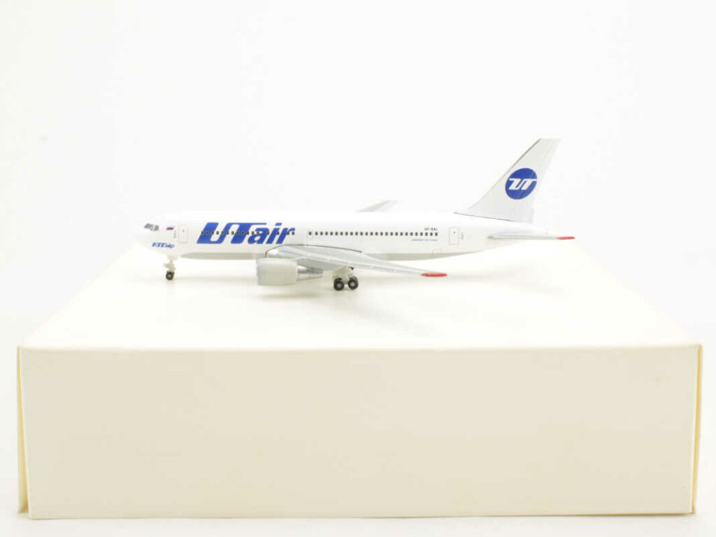 Boeing 767-200 UTair VP-BAL 