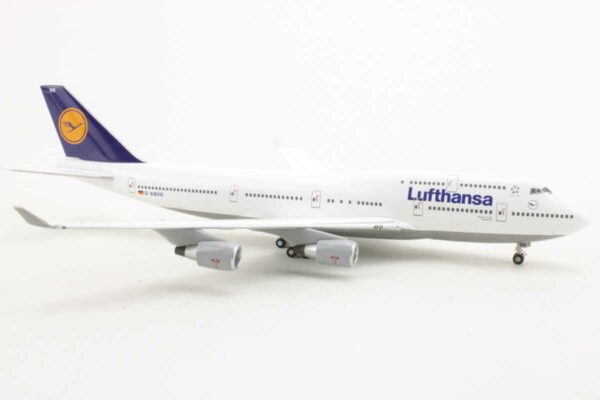 Boeing 747-400 Lufthansa "Düsseldorf" D-ABVH Herpa 560139 1:400 – Bild 2