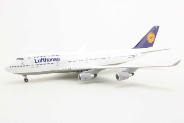 Boeing 747-400 Lufthansa "Düsseldorf" D-ABVH Herpa 560139 1:400 – Bild 3