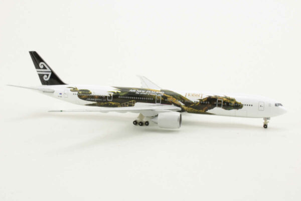 Boeing 777-300ER Air New Zealand "The Hobbit" ZK-OKO Sky500 0771NZ 1:500 – Bild 2