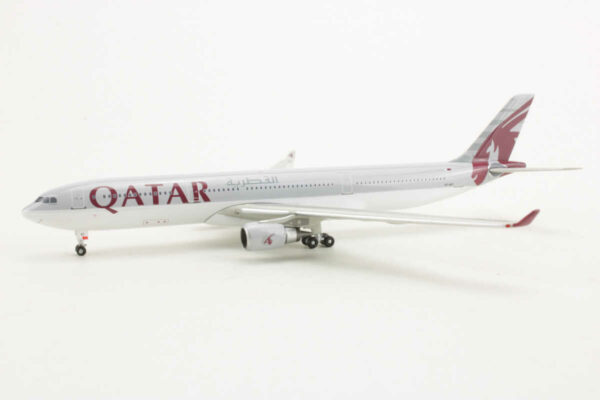 Airbus A330-300 Qatar A7-AEI Phoenix 10406 1:400 – Bild 3