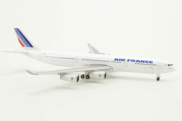 Airbus A340-300 Air France F-GLZT Herpa 504676 1:500 – Bild 2