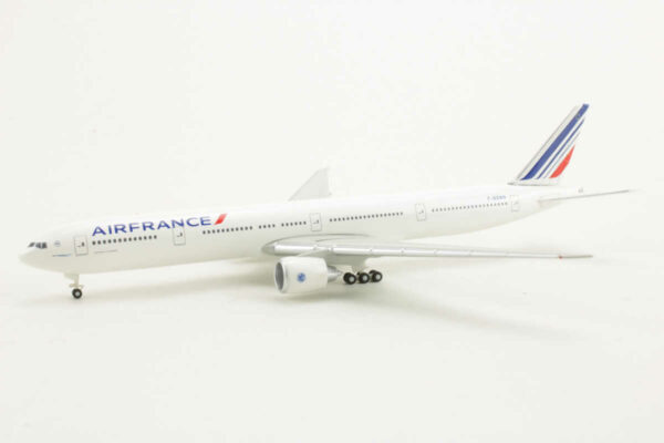 Boeing 777-300ER Air France F-GZND Herpa 506892 1:500 – Bild 3