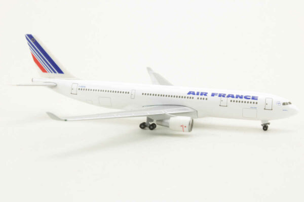 Airbus A330-200 Air France F-GZCB Herpa 508506 1:500 – Bild 2