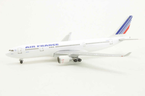 Airbus A330-200 Air France F-GZCB Herpa 508506 1:500 – Bild 3