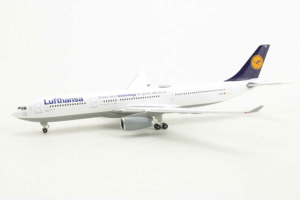 Airbus A330-300 Lufthansa "Shark skin technology" D-AIKB "Cuxhaven" Herpa 514965-003 1:500 - Image 3