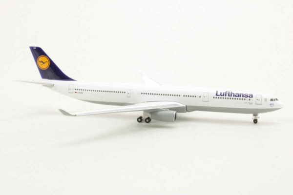 Airbus A330-300 Lufthansa "Siegen" D-AIKD Herpa 514965 1:500 – Bild 2