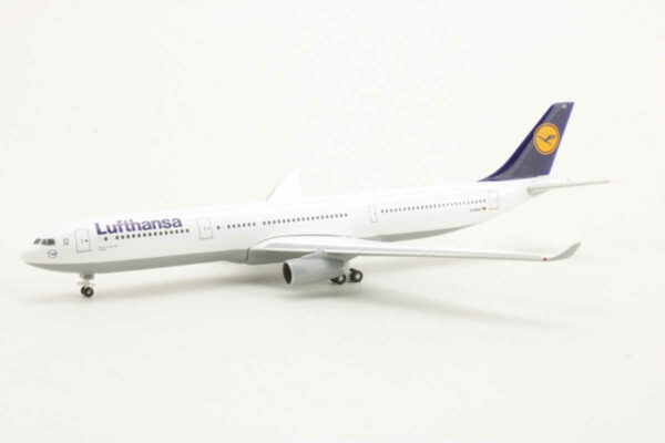 Airbus A330-300 Lufthansa "Siegen" D-AIKD Herpa 514965 1:500 – Bild 3