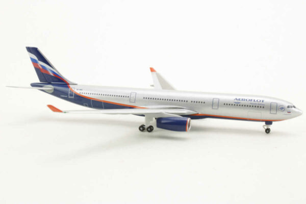 Airbus A330-300 Aeroflot VQ-BMX Herpa 517522-002 1:500 – Bild 2