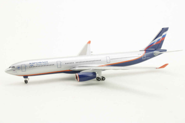 Airbus A330-300 Aeroflot VQ-BMX Herpa 517522-002 1:500 – Bild 3