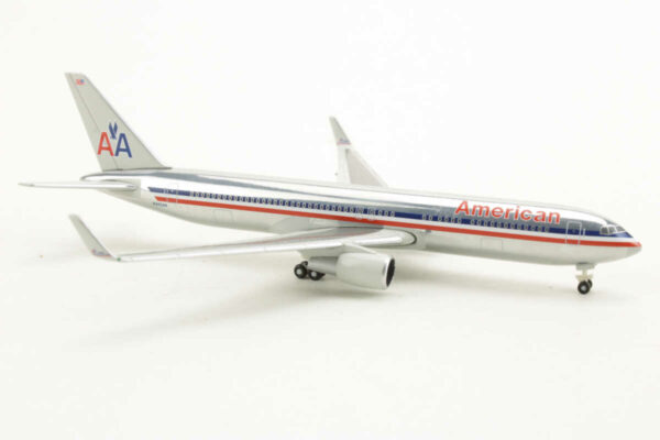 Boeing 767-300 American Airlines N345AN Herpa 517980-001 1:500 – Bild 2