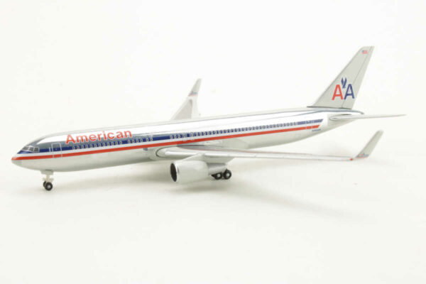 Boeing 767-300 American Airlines N345AN Herpa 517980-001 1:500 – Bild 3