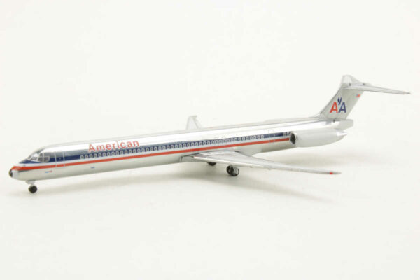 McDonnell Douglas MD-83 American Airlines N599AA Herpa 524155 1:500 – Bild 3