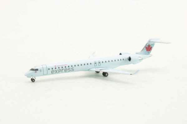 Bombardier CRJ-705 Air Canada Express C-GOJZ Herpa 526265 1:500 – Bild 3