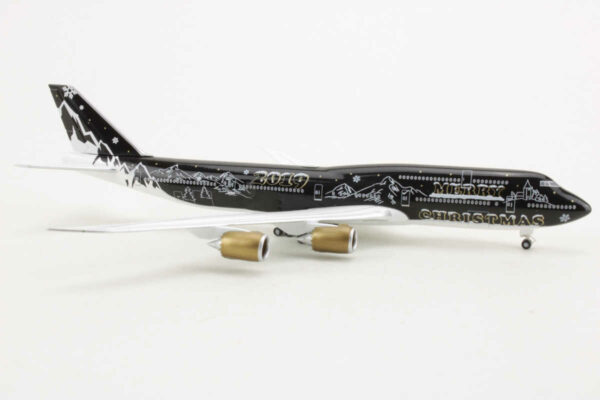 Boeing 747-8 Christmas 2019 Herpa 533553 1:500 – Bild 2