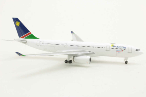 Airbus A330-200 Air Namibia V5-ANO Herpa 533683 1:500 – Bild 2