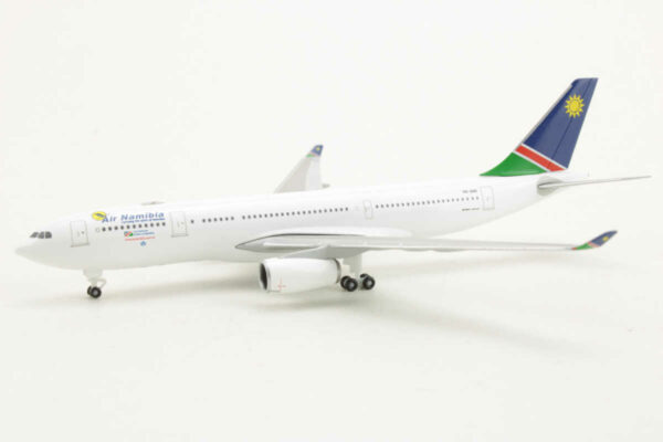 Airbus A330-200 Air Namibia V5-ANO Herpa 533683 1:500 – Bild 3