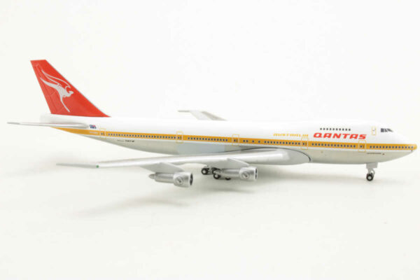 Boeing 747-200 Qantas "City of Melbourne" VH-EBB Herpa 534482 1:500 – Bild 2