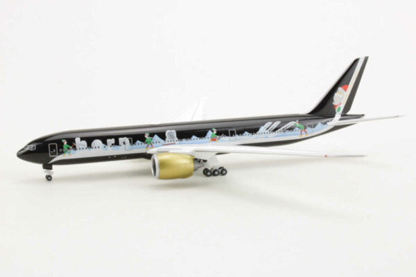 Boeing 777-8 Christmas 2021 Herpa 535540 1:500 – Bild 3