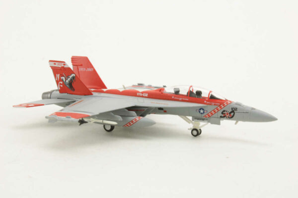 Boeing F/A-18F Super Hornet US Navy VFA-102 Diamondbacks Herpa 551656 1:200 – Bild 2