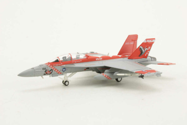 Boeing F/A-18F Super Hornet US Navy VFA-102 Diamondbacks Herpa 551656 1:200 – Bild 3