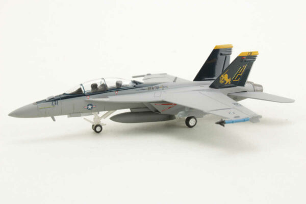 Boeing F/A-18F Super Hornet US Navy VFA-32 "Swordsmen" Herpa 551939 1:200 – Bild 3