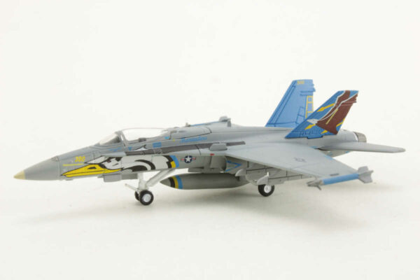 Boeing F/A-18C Hornet US Navy VFA-82 "Marauders" Herpa 552509 1:200 – Bild 3