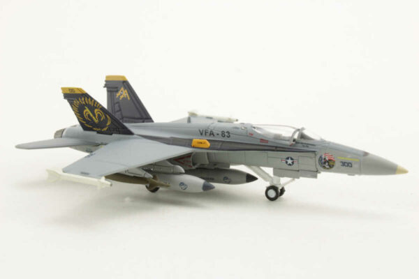 McDonnell Douglas F/A-18C Hornet US Navy VFA-83 "Rampagers" Herpa 552523 1:200 – Bild 2