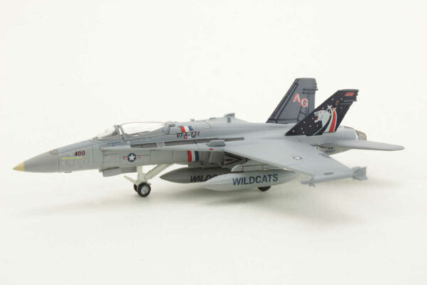 McDonnell Douglas F/A-18C Hornet US Navy VFA-131 "Wildcats" Herpa 554114 1:200 – Bild 3