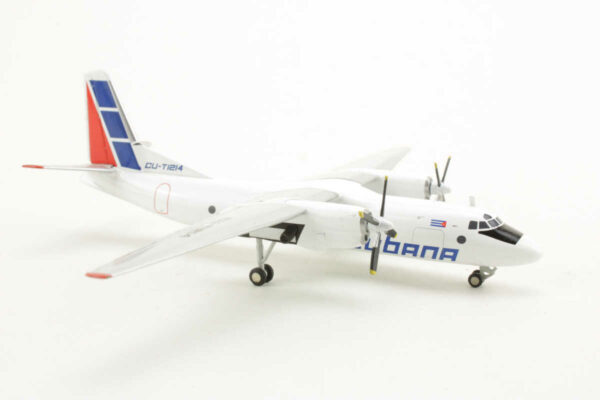 Antonov AN-24RV Cubana de Aviacion CU-T1214 Herpa 554688 1:200 – Bild 2