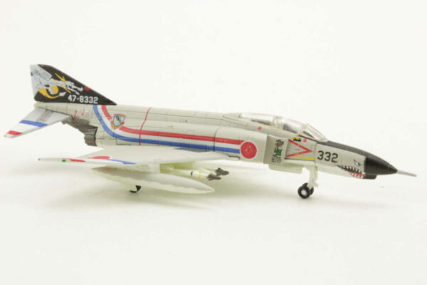 McDonnell Douglas F-4EJ Phantom II JASDF "Fighting Dragons" Herpa 554787 1:200 – Bild 2