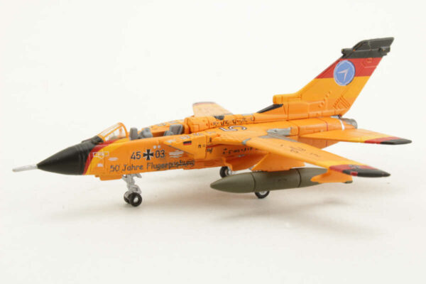 Panavia Tornado IDS Luftwaffe WTD 61 "50 Jahre" 45+03 Herpa 555135 1:200 – Bild 3