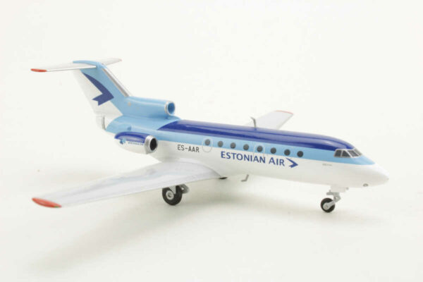 Yakovlev Yak-40 Estonian Air ES-AAR Herpa 557153 1:200 – Bild 2