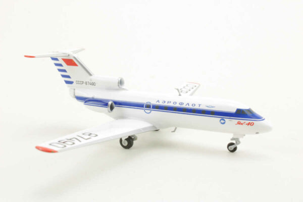 Yakovlev Yak-40 Aeroflot CCCP-87490 Herpa 557290 1:200 – Bild 2